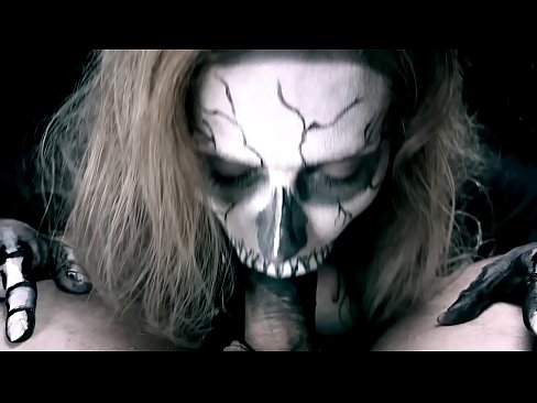 ❤️ Demon nga babaye nga nagsuso sa manok uban sa iyang itom nga baba ug gilamoy cum. ☑ Porno sa amon ❌❤